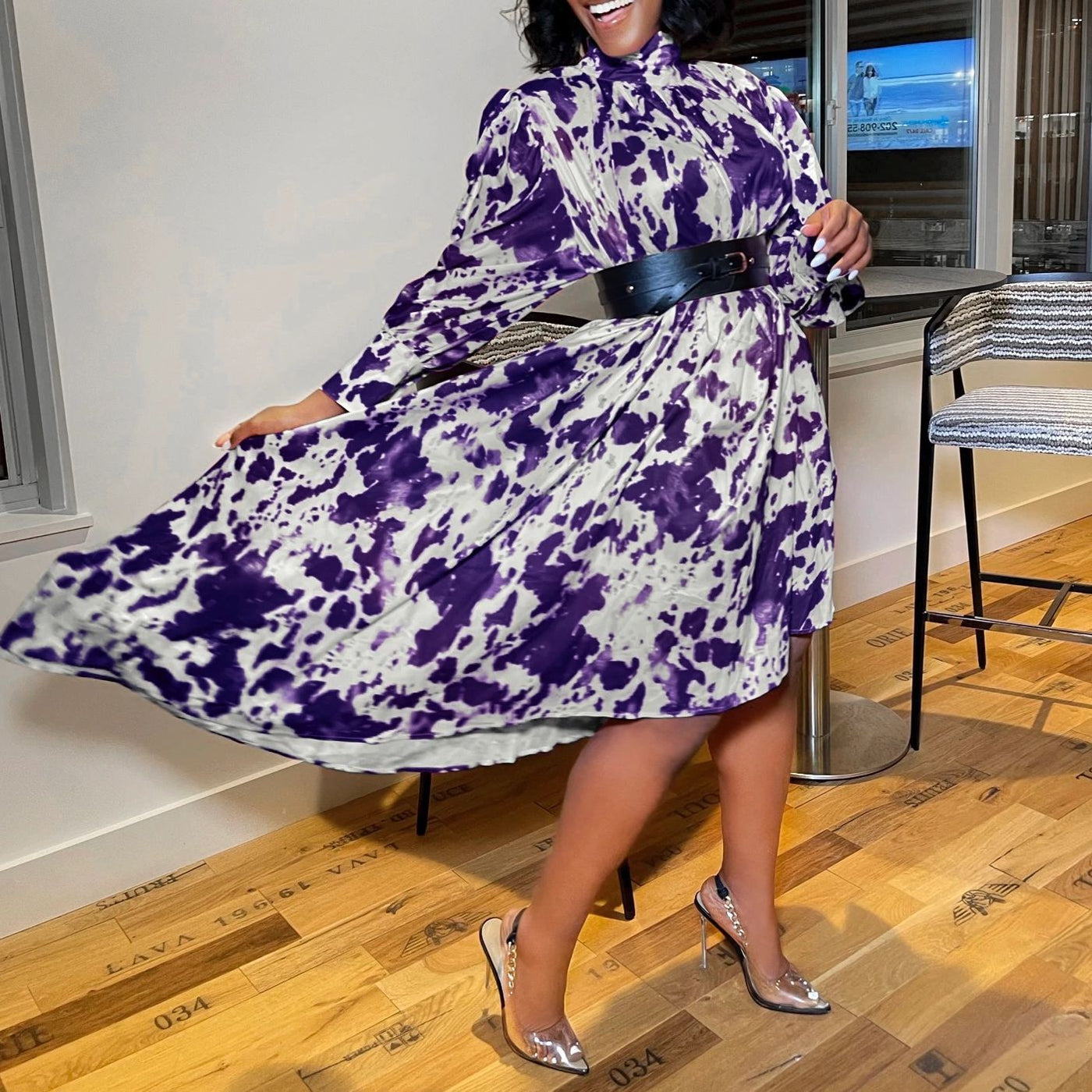 Ursula- Damen asymmetrisches Kleid mit hohen Kragen