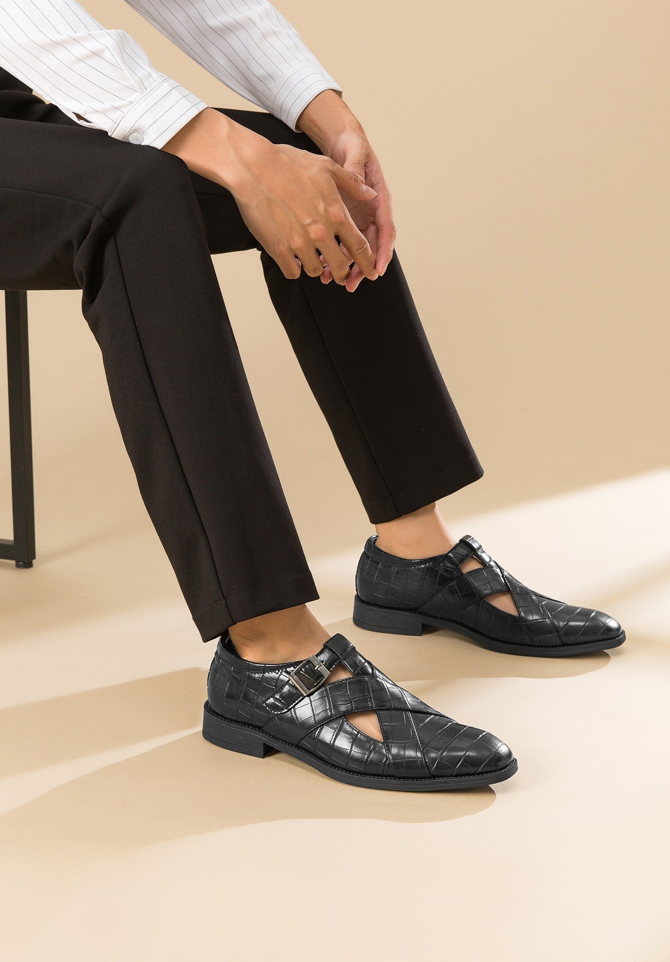 Formelle Herrenschuhe aus braunem Leder durchbrochenes Design elegant - Ferrano