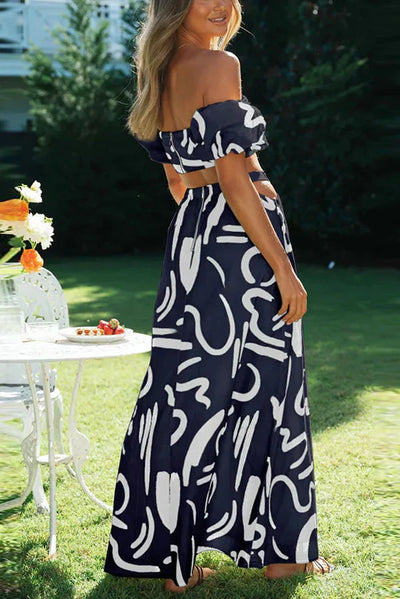 Passendes Set mit bedrucktem schulterfreiem Oberteil und Maxirock mit Ausschnitten und Taschen, perfekt für einen coolen und modischen Sommerlook