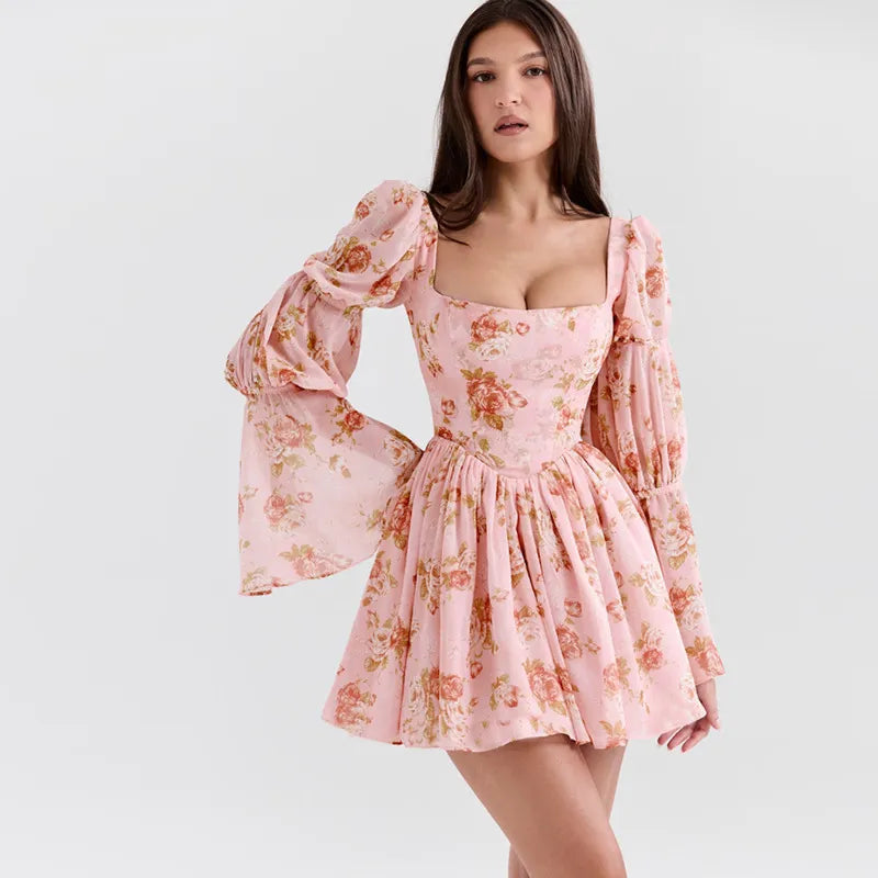 Danys - Rosa Minikleid mit Blumenprint und süßem Styling
