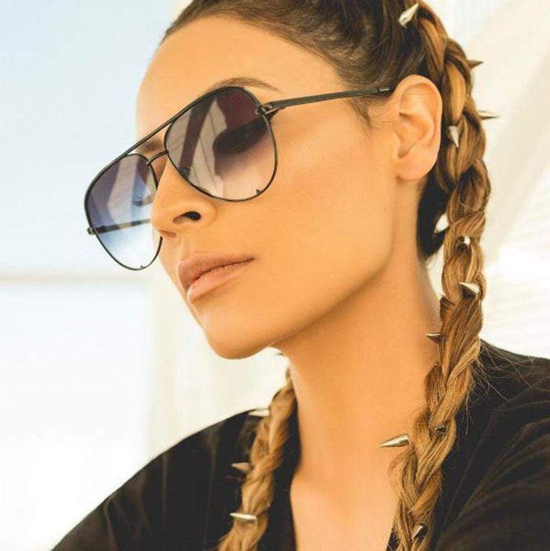 Luxus Sonnenbrille mit Goldrahmen und stylischen Farbverlaufsgläsern für Damen