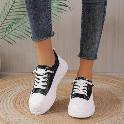 Bequeme Low-Top-Sneakers mit fester Farbe und Plateau