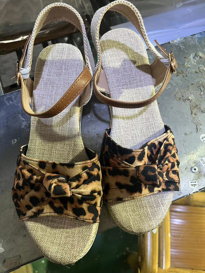 Damen-Keilsandalen mit grauer Textilschleife - Melania