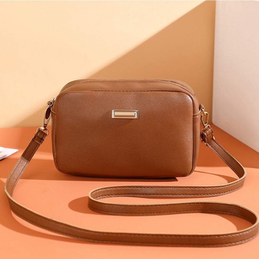 Umhängetasche aus Kunstleder für Damen im minimalistischen Design - Clara