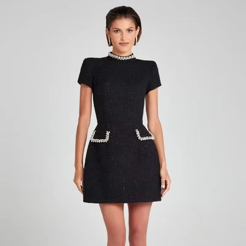 Kurzes Tweedkleid für Damen mit weißen Retro-Perlen - Clarisse