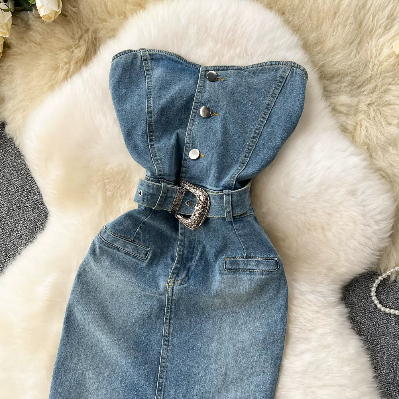 Trägerloses Kleid aus Denim mit Gürtel im Western-Stil - Dakota