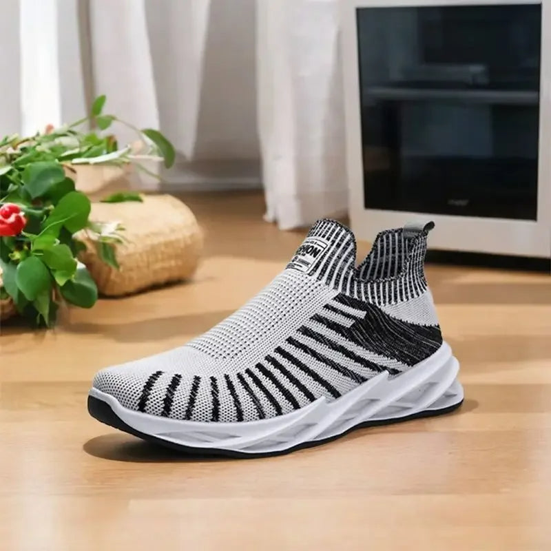 Atmungsaktive Mesh-Turnschuhe für Männer in Schwarz und Weiß - Nova