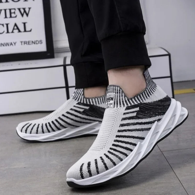 Atmungsaktive Mesh-Turnschuhe für Männer in Schwarz und Weiß - Nova