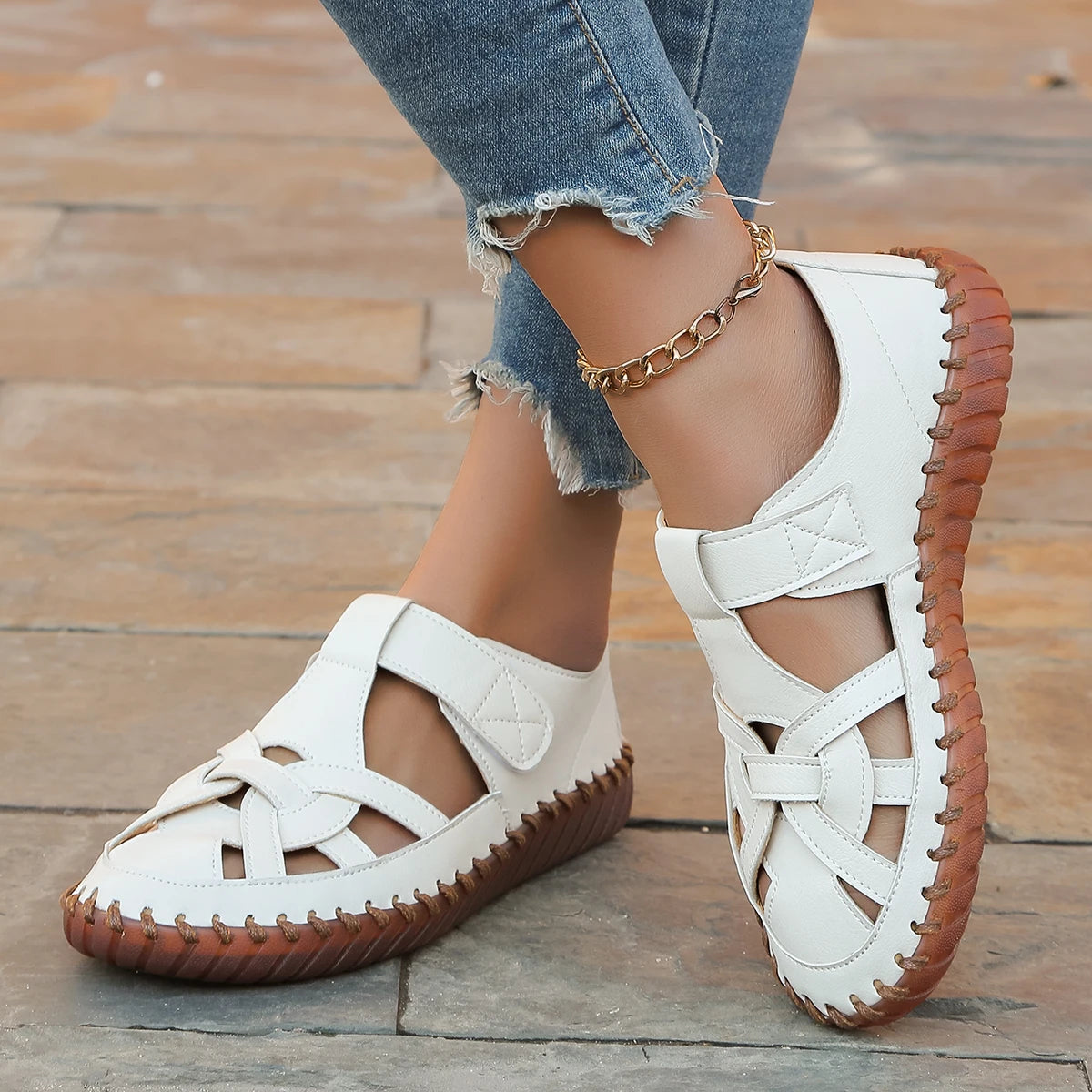 Flache Schuhe im Mokassin-Stil mit durchbrochenem Muster aus weißem Leder - Anelya