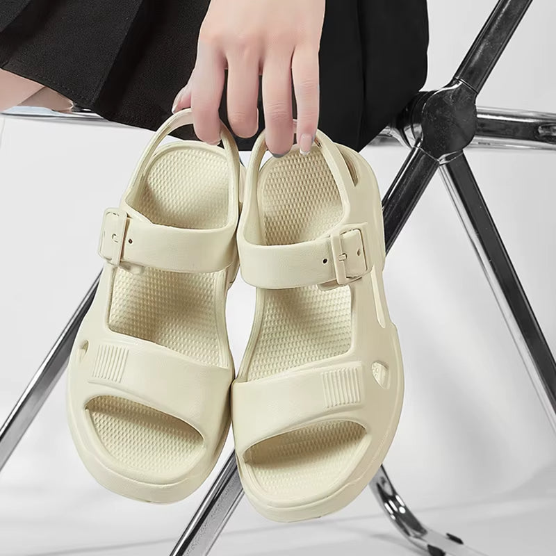 Leichte Damensandalen mit verstellbarer Schnalle - Estela