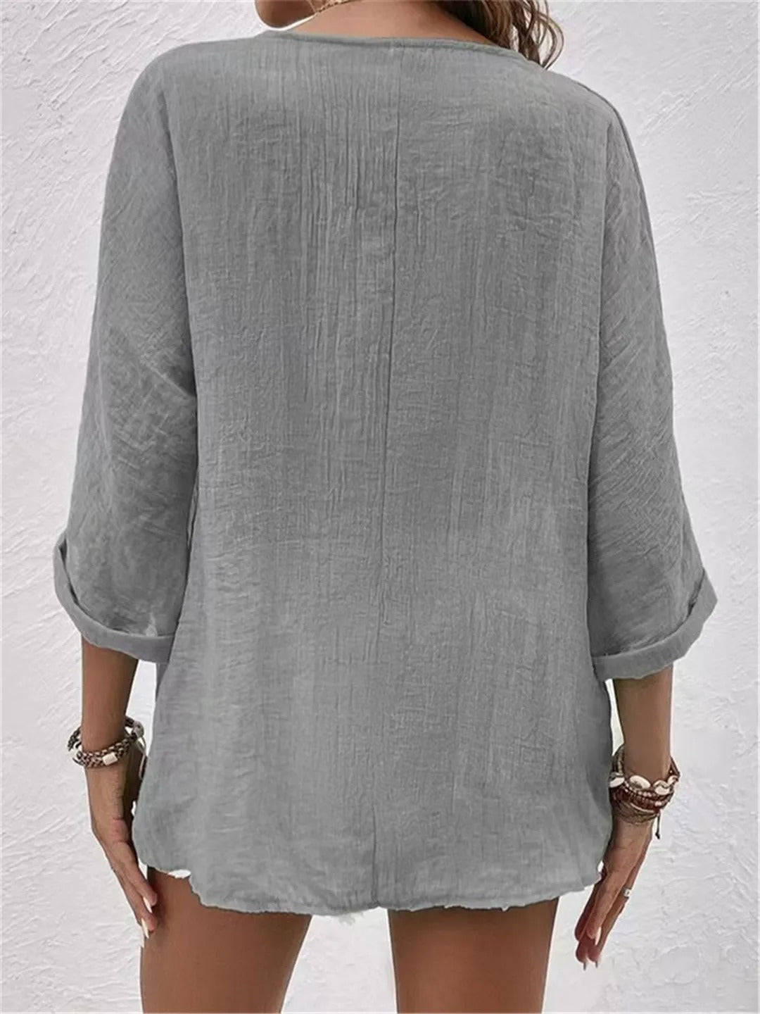 Atmungsaktive Bluse mit V-Ausschnitt