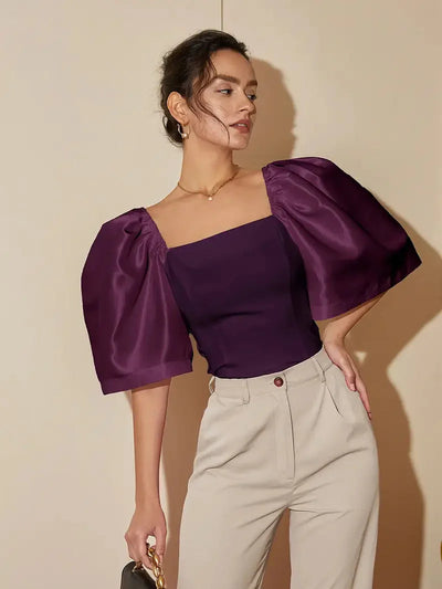 Luxuriöses Satintop mit dramatischen Puffärmeln für Damen