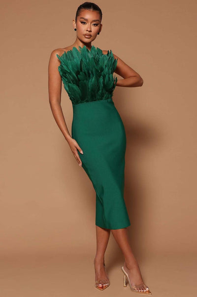 TINATII  Elegantes Damenkleid mit Taillenbetonung und Federdetails