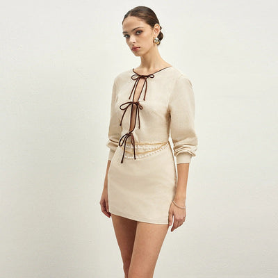 Kurzes Leinenkleid mit dekorativen Schleifen im eleganten Stil - Renata