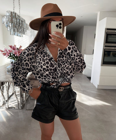 Schwarz Weiß Oberteil mit modernem Kontrast für Damen