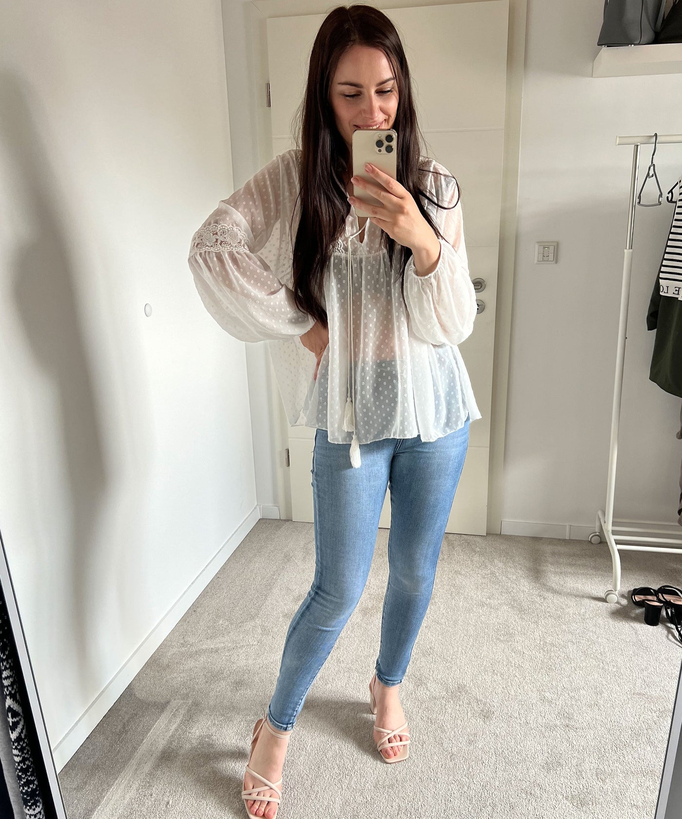 Frisches weißes Oberteil mit moderner Schlichtheit für Frauen