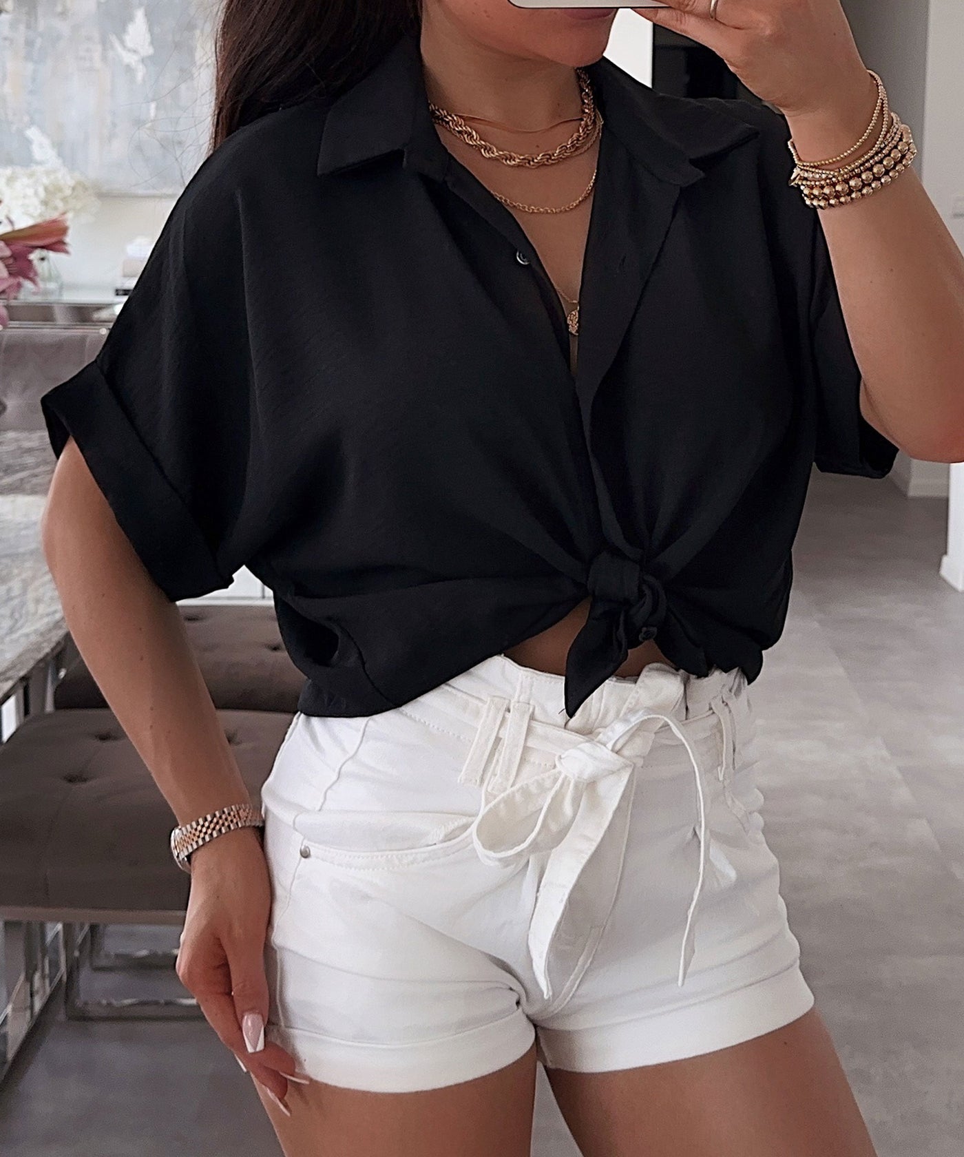 Klassisches schwarzes T Shirt mit zeitloser Vielseitigkeit für Frauen