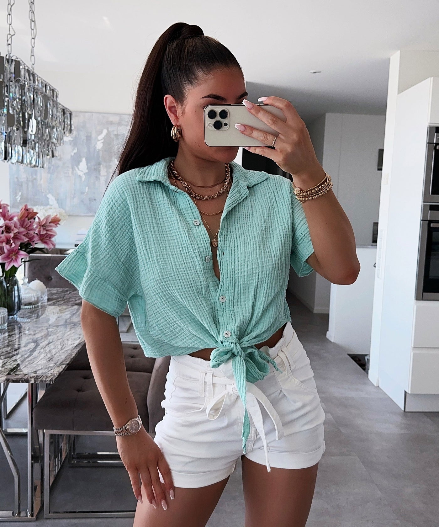 Elegantes mintfarbenes T Shirt mit leichter Raffinesse für Frauen