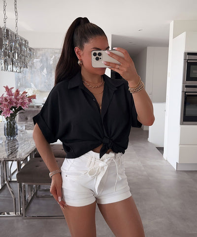 Klassisches schwarzes T Shirt mit zeitloser Vielseitigkeit für Frauen