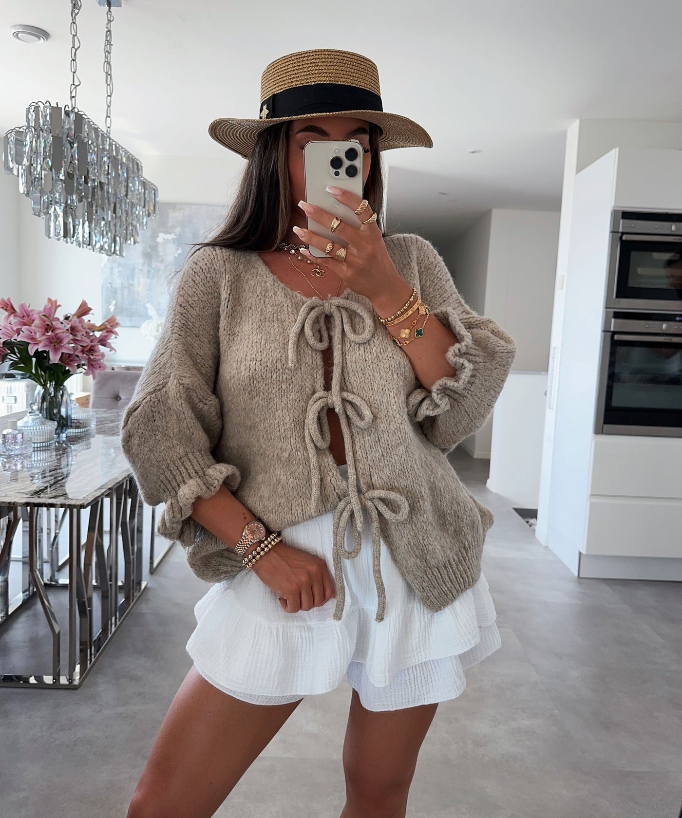 Schleife Fia Dreiviertel Taupe mit zeitloser Eleganz für Frauen