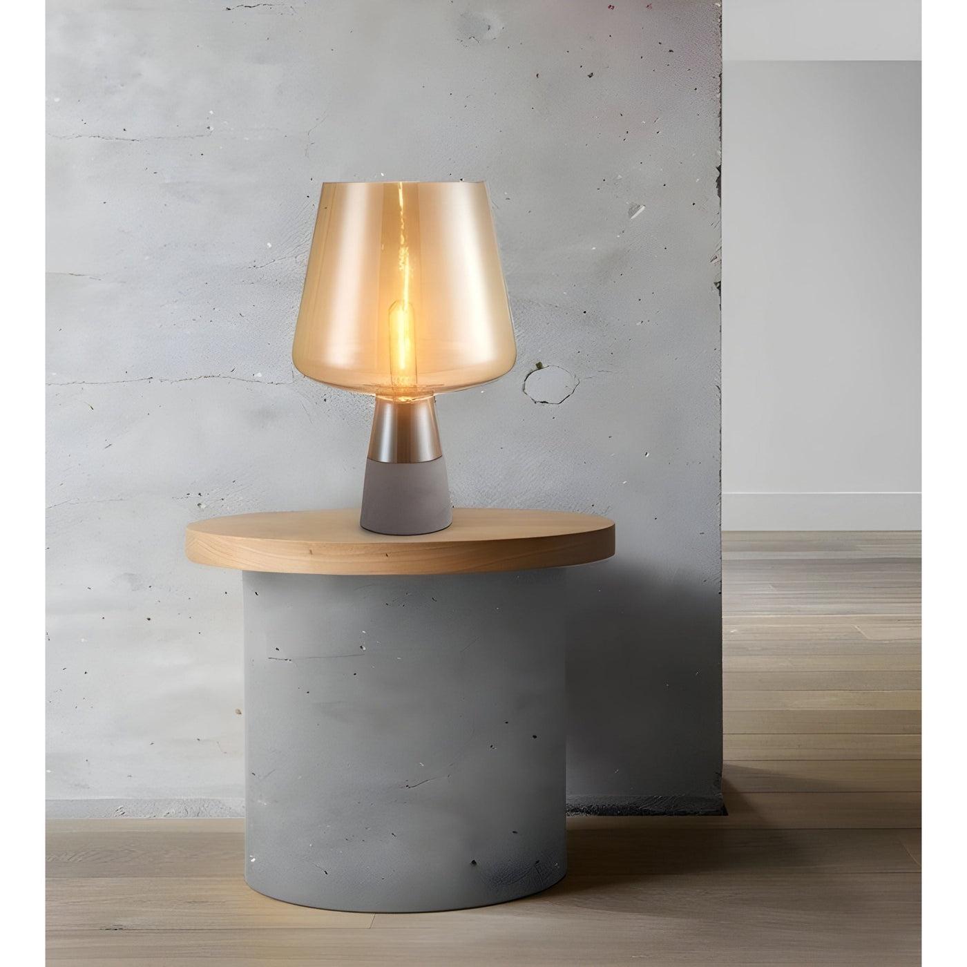 GlowSphere Tischleuchte – Italienisches Glasballon-Design