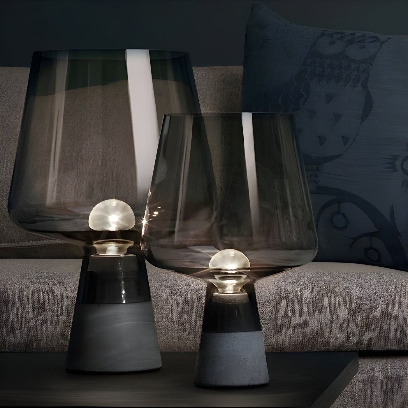 GlowSphere Tischleuchte – Italienisches Glasballon-Design