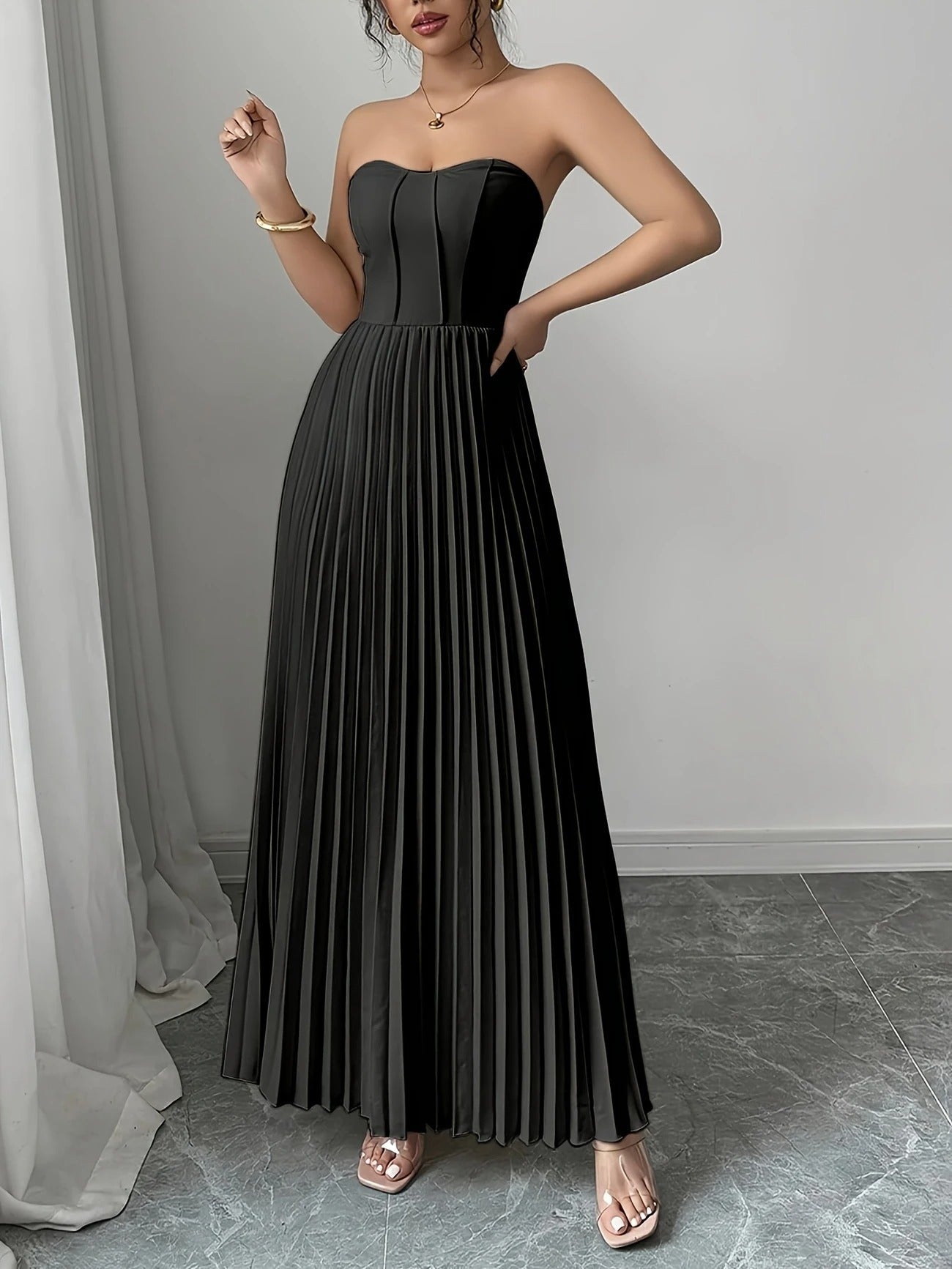 Bérénice | Trägerloses Maxikleid mit Korsagen-Oberteil und Plissee-Rock