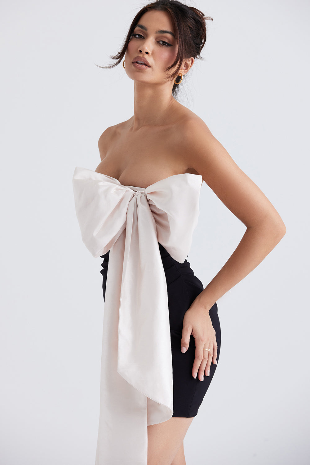 Minikleid mit Schleifendetail und femininer Note für Frauen