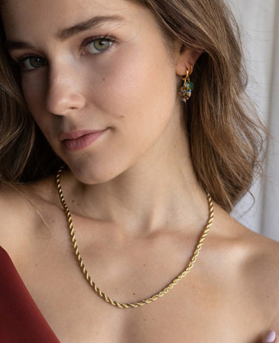 Goldfarbene Halskette mit geflochtenem Design für Damen