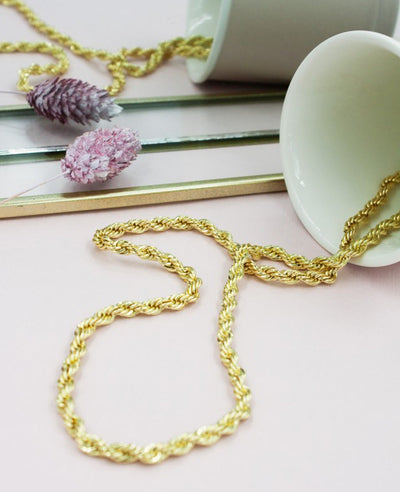 Goldfarbene Halskette mit geflochtenem Design für Damen