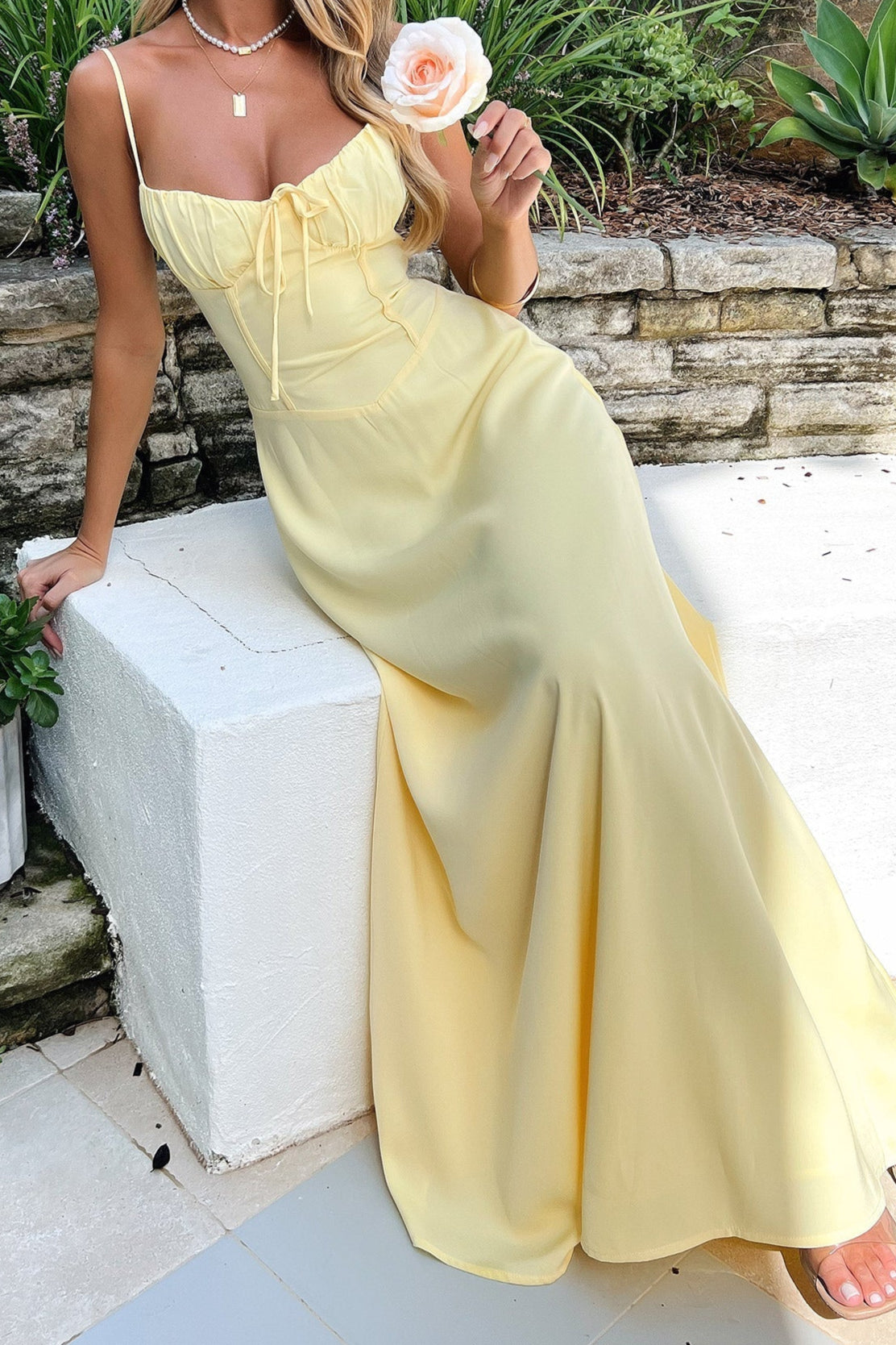 Midikleid mit Ausgestanzten Butterblumen für Frauen