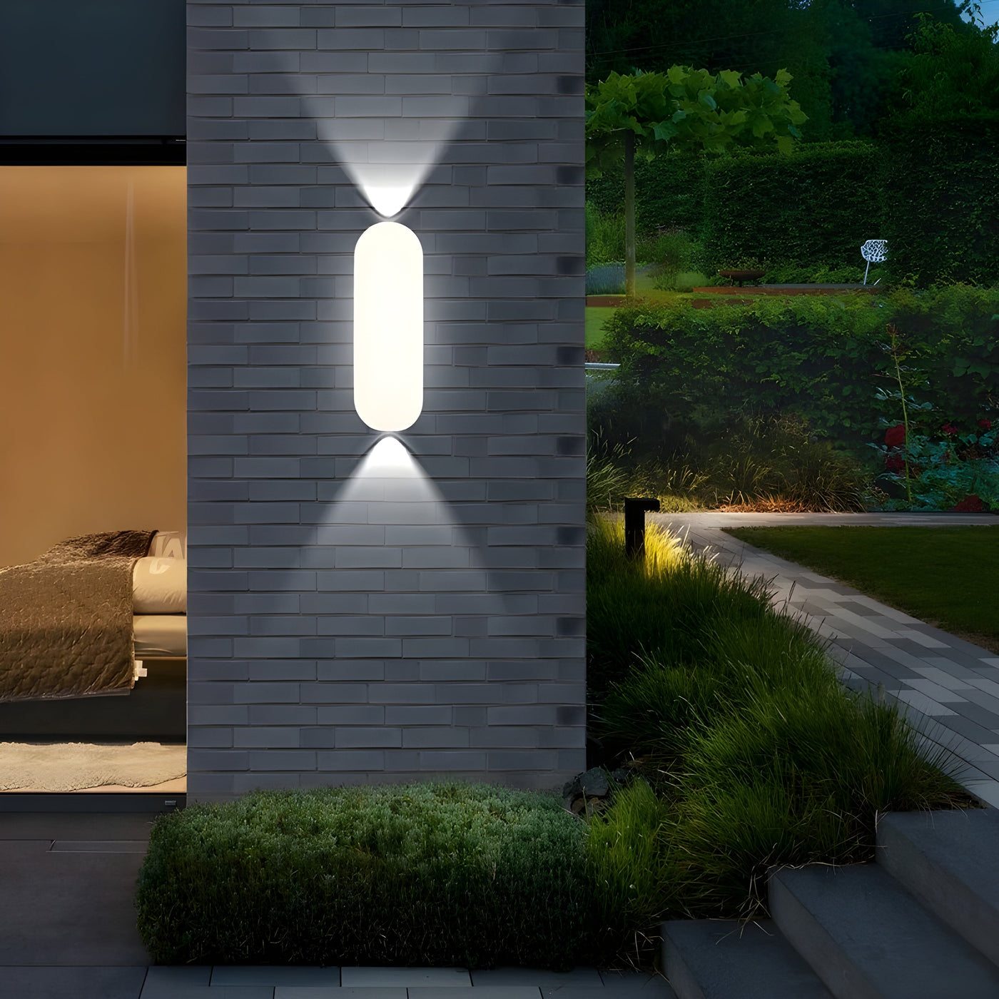 UrbanBeam Light - Wasserdichte LED-Wandlampe für den Innenhof