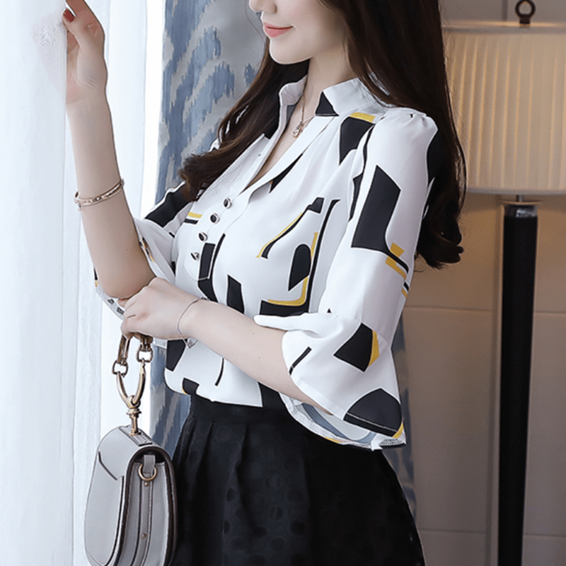 Halbarmige Damenbluse mit eleganter Schlichtheit