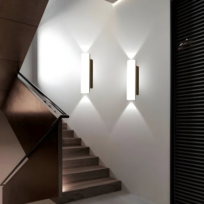 UrbanBeam Light - Wasserdichte LED-Wandlampe für den Innenhof