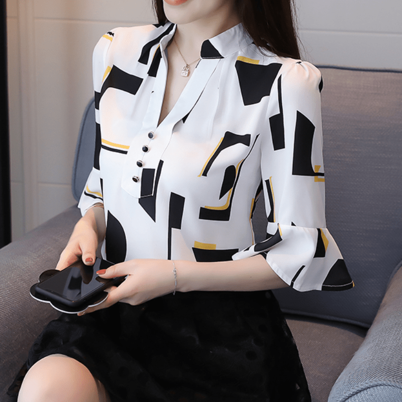 Halbarmige Damenbluse mit eleganter Schlichtheit