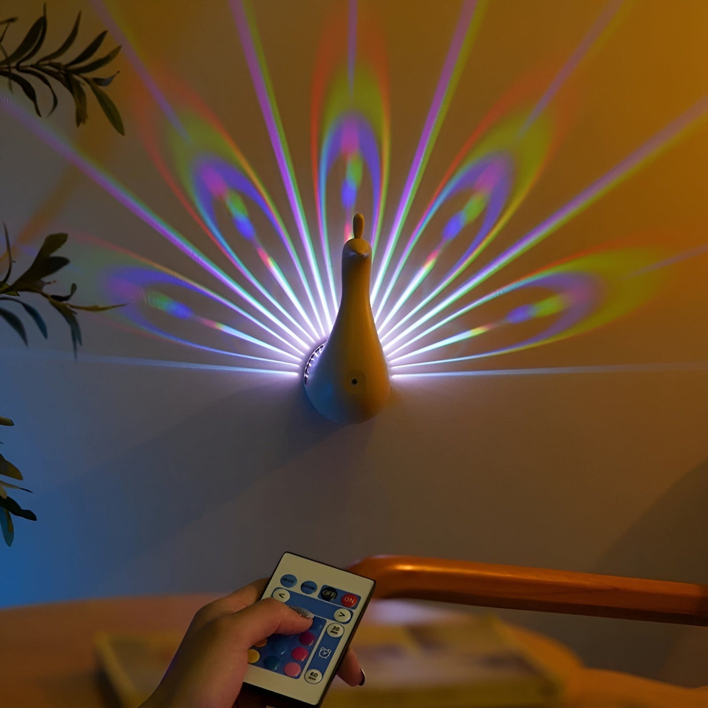 GlowFeather Light - Elegante Pfauen-Projektions-LED-Lampe