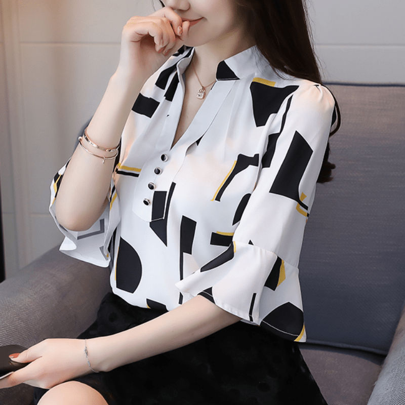 Halbarmige Damenbluse mit eleganter Schlichtheit