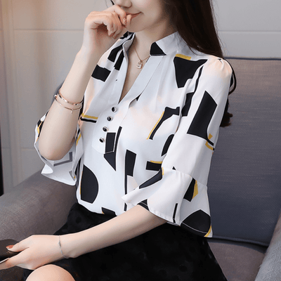 Halbarmige Damenbluse mit eleganter Schlichtheit