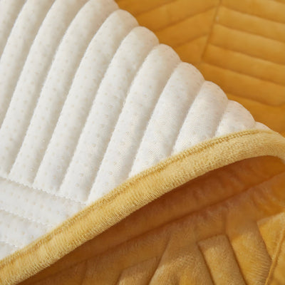 SofaGuard Deluxe – Moderner Rutschfester Samt-Sofa-Schutz für das Wohnzimmer