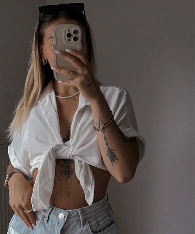 Klassisches weißes T Shirt mit müheloser Vielseitigkeit für Frauen