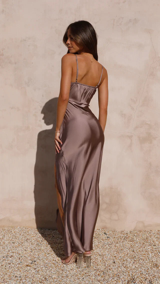 Festliches Satin Maxikleid mit Spaghettiträgern & Hohem Schlitz