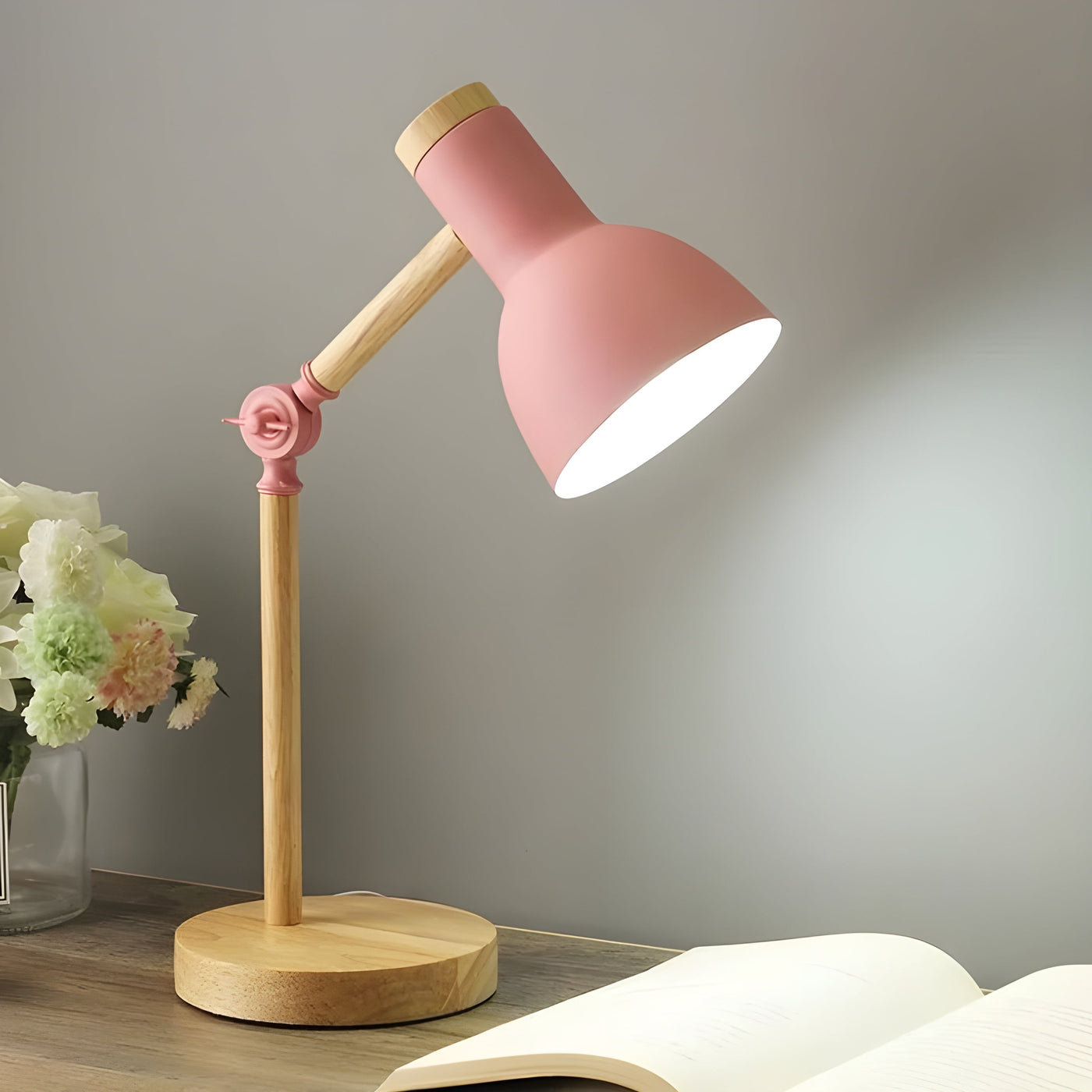 SwivelScandi Lamp - Kreative LED-Schreibtischlampe aus Holz