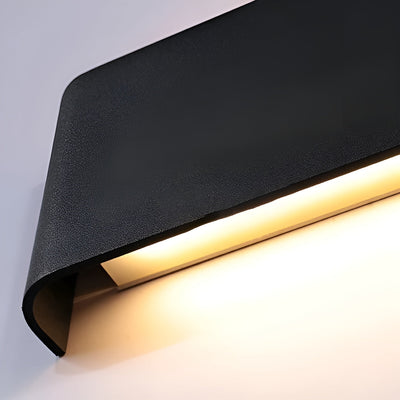 SleekShine Light - Moderne LED-Wandleuchte aus Metall