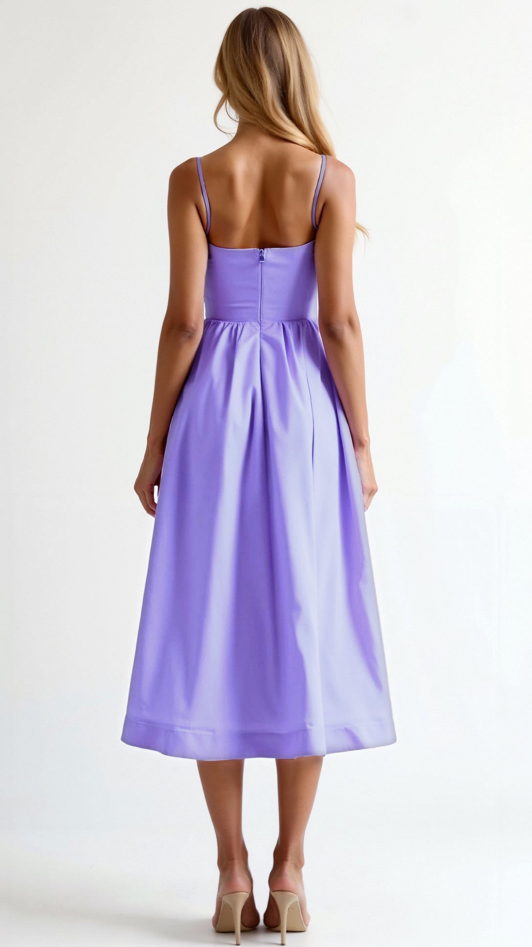 Eileen | Elegantes Midikleid mit zarten Trägern und femininer Leichtigkeit