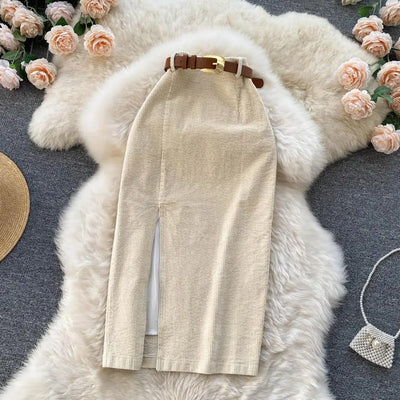 Cordrock mit Seitenschlitz und hoher Taille, elegant und raffiniert, perfekt für einen anspruchsvollen und trendigen Look