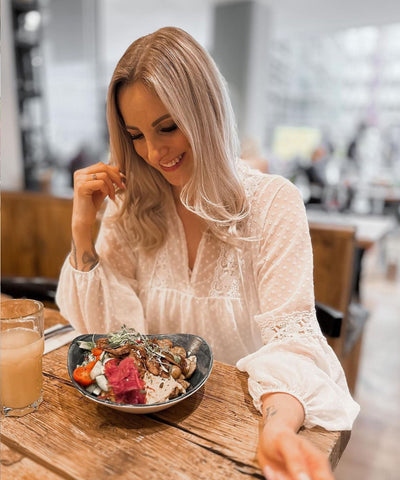 Frisches weißes Oberteil mit moderner Schlichtheit für Frauen